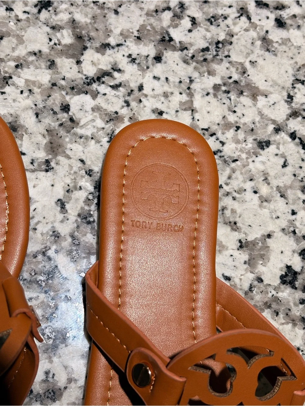 Tory Burch Leather Logo Thong Sandals in Cognac